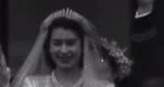 Rainha Elizabeth II no dia de seu casamento, usando uma tiara de diamantes - Divulgação/Youtube/British Pathé