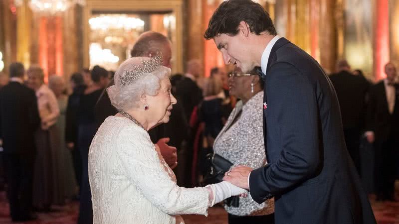 Elizabeth II em evento oficial ao lado de Justin Trudeau - Getty Images