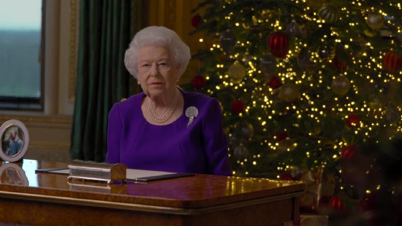 Rainha Elizabeth II em seu discurso de natal (2020) - Reprodução / Youtube (BBC)