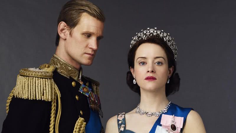 Matt Smith, como Philip, e Claire Foy, como Elizabeth II, em foto promocional do seriado The Crown - Divulgação / Netflix