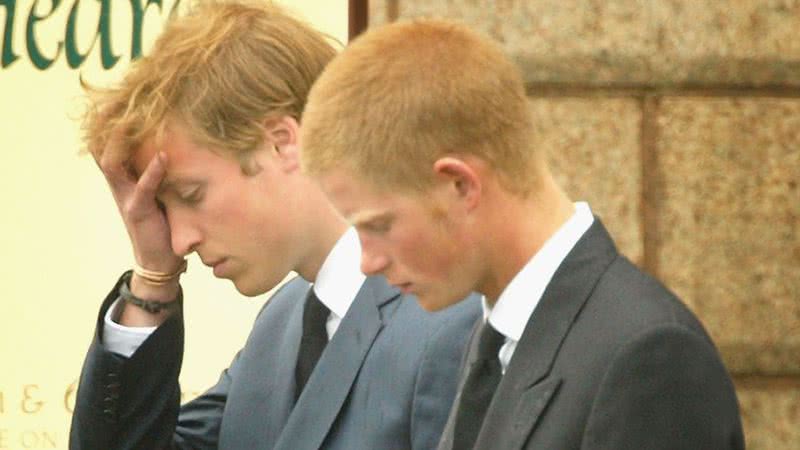 Harry e William em funeral da avó materna, Frances Shand Kydd, no ano de 2004 - Getty Images