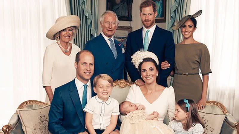 Família real britânica durante o batizado do príncipe Louis - Divulgação/Twitter/Matt Holyoak