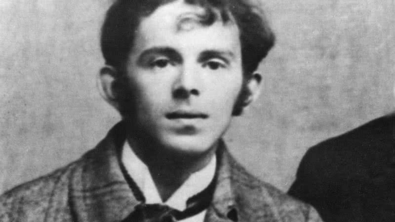 Óssip Mandelstam em foto tirada em São Petersburgo - Getty Images