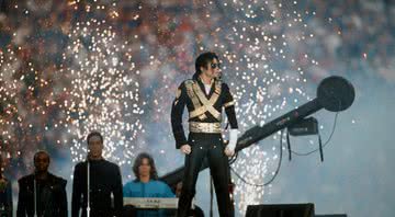 Michael Jackson se apresentando no Super Bowl - Getty Images