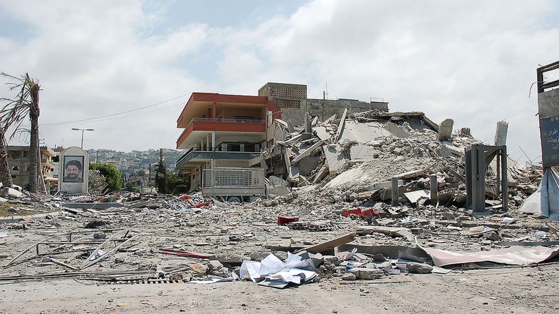 Centro comercial libanês destruído após bombardeiro israelense - Wikimedia Commons