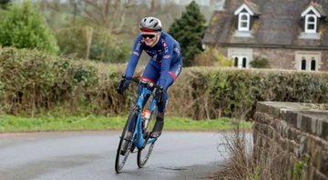 Emily Bridges praticando ciclismo - Getty Images