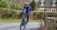 Emily Bridges praticando ciclismo - Getty Images