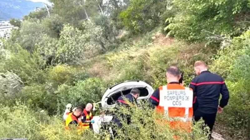 Carro encontrado em um desfiladeiro de 50 metros - Reprodução/Redes Sociais/SDIS06