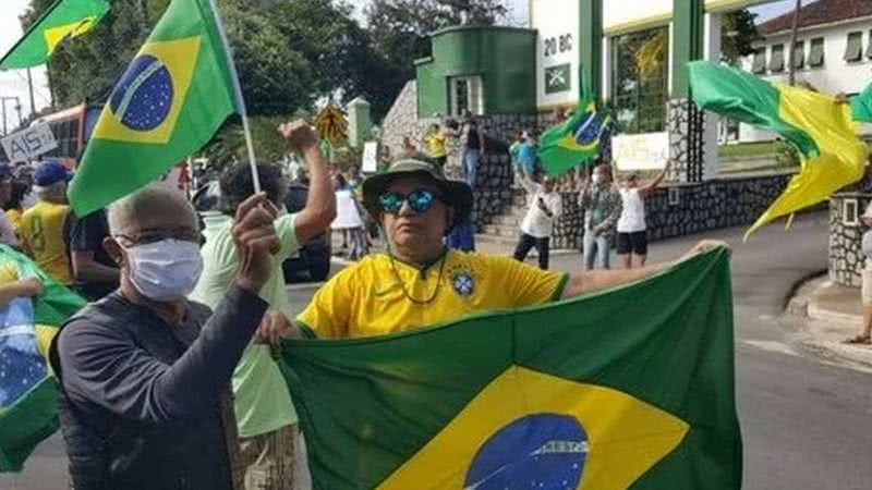 Angelo Antônio Cavalcante Martins  durante protesto em abril - Divulgação