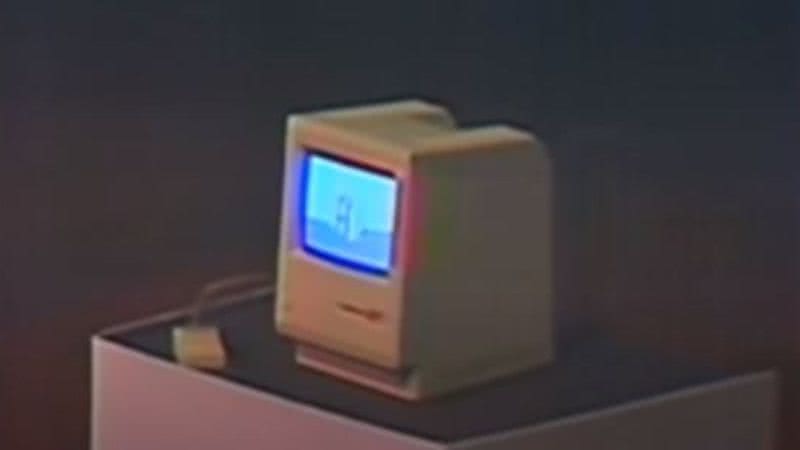 Imagem de Macintosh em exibição de introdução da máquina por Steve Jobs - Reprodução / Vídeo