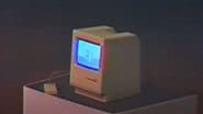 Imagem de Macintosh em exibição de introdução da máquina por Steve Jobs - Reprodução / Vídeo