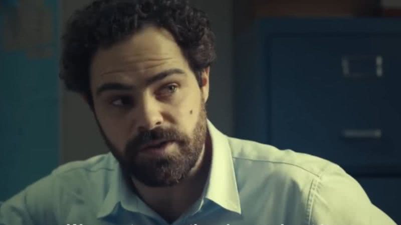 Imagem do ator Peter Lanzani como intérprete de Luis Moreno Ocampo em cena de 'Argentina 1985' - Reprodução / Vídeo