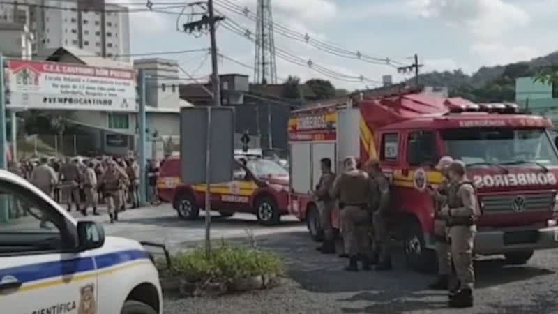 Bombeiros em frente a creche Cantinho Bom Pastor - Reprodução / Vídeo