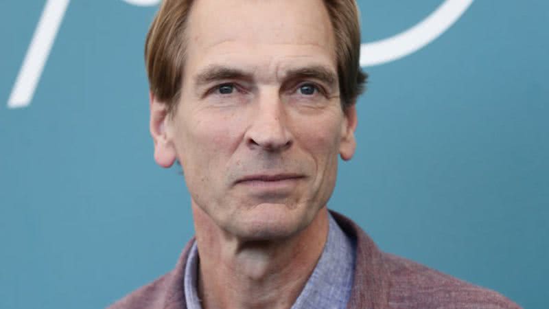 Julian Sands durante evento, na Itália - Getty Images