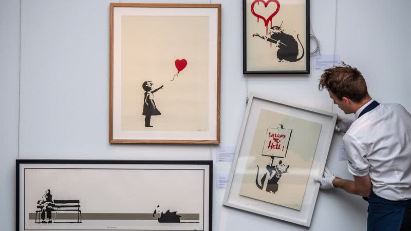 Obras do artista Banksy na abertura ao público da Sotheby - Getty Images