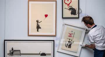 Obras do artista Banksy na abertura ao público da Sotheby - Getty Images