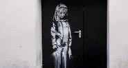 A obra de Bansky na saída de emergência do Bataclan - Divulgação/Pinterest