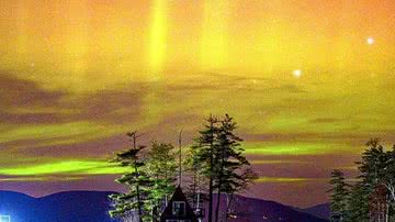 Aurora boreal alaranjada em New Hampshire, nos Estados Unidos - Reprodução/Facebook/Gal Steinberg