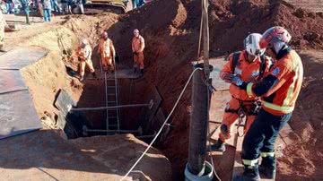 Corpo de Bombeiros trabalhando em resgate de criança - Divulgação/Corpo de Bombeiros