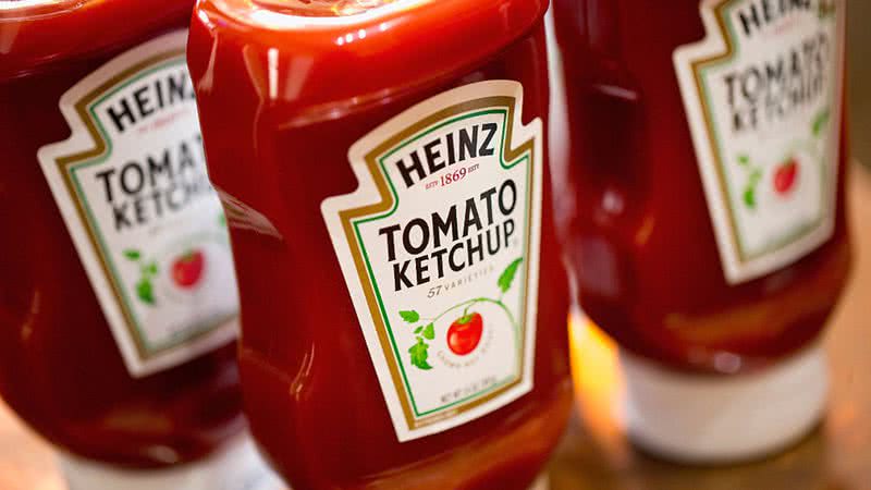 Foto ilustrativa de vidro de ketchup da marca Heinz - Gettyimages