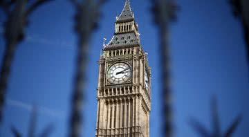 Imagem do Big Ben por trás de grades - Getty Images