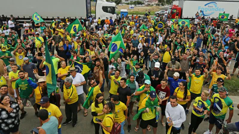 Apoiadores de Bolsonaro manifestando - Getty Images