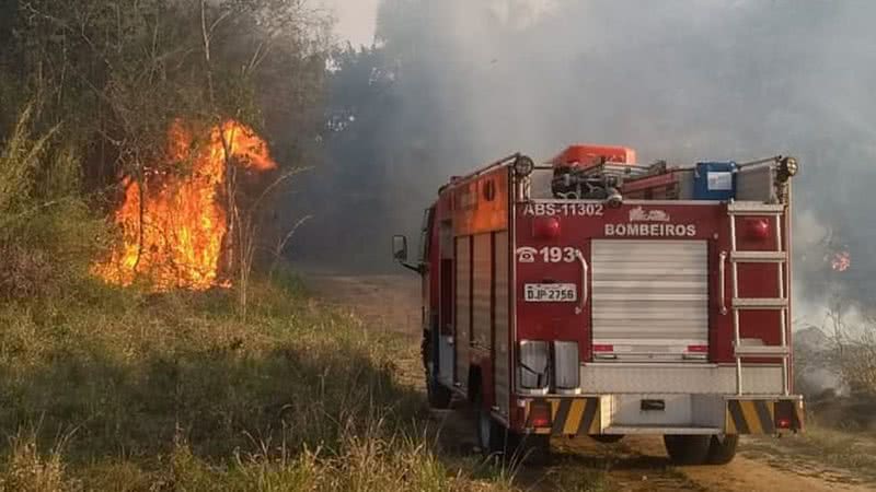 Caminhão dos Bombeiros no momento do incêndio - Divulgação/Corpo de Bombeiros