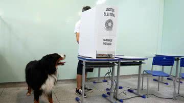 Registro do segundo turno das eleições neste domingo (30) - Getty Images