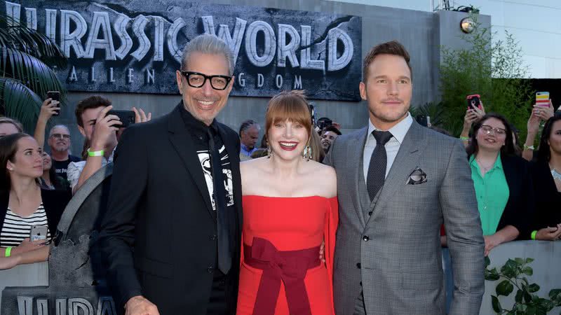 Fotografia mostrando, da esquerda para a direita, Jeff Goldblum, Bryce Dallas Howard e Chris Pratt - Getty Images