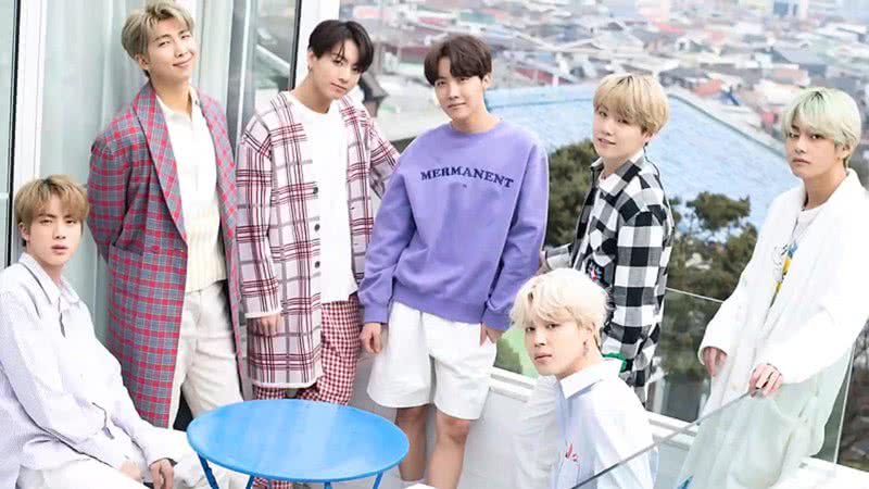 Integrantes do BTS, famoso grupo de k-pop - Foto por Dispatch pelo Wikimedia Commons