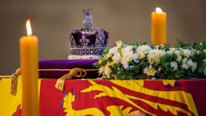 Coroa repousa sobre caixão da rainha Elizabeth - Getty Images