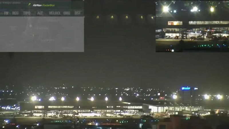 Imagem do aeroporto em que apareceu "luz estranha" - Divulgação / Câmera Aeroporto Salgado Filho BrAmigos