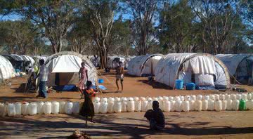 Campo de Refugiados da ONU no Sri Lanka durante a Guerra Civil - Wikimedia Commons