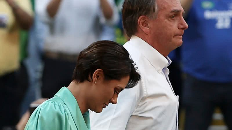 Imagem de Michelle Bolsonaro junto com Jair Bolsonaro - getty Images