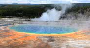 Uma das fontes termais do Parque Nacional de Yellowstone - Wikimedia Commons