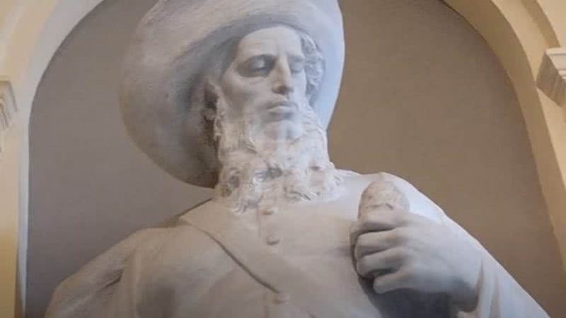 Imagem da estátua de Fernão Dias no Museu do Ipiranga - Reprodução / Vídeo