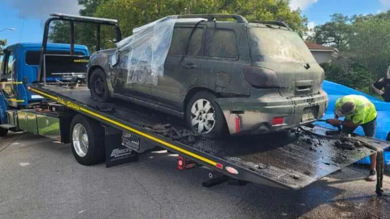 Carro rebocado no fundo de lago - Divulgação / Fox News