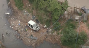 Carro que foi roubado e estava sendo desmanchado - Divulgação/Brasil Urgente