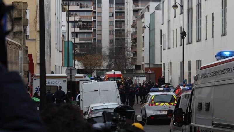 Rua do tiroteio poucas horas depois do atentado ao jornal Charlie Hebdo - Wikimedia Commons