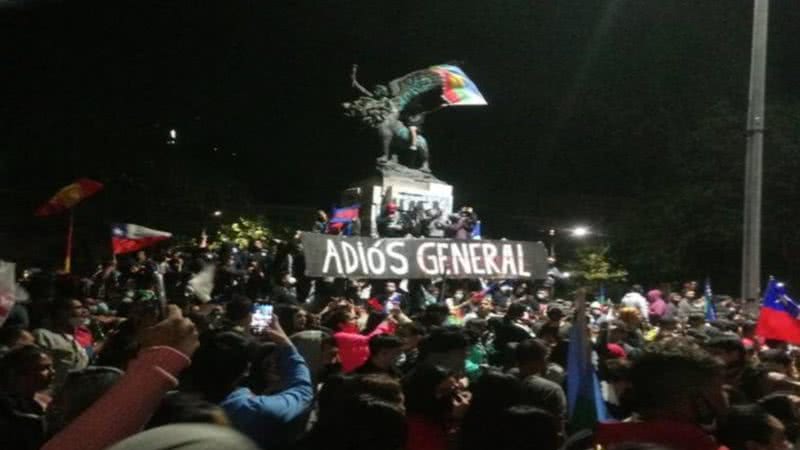 Manifestação no Chile celebra fim da constituinte de Pinochet - Divulgação / Twitter