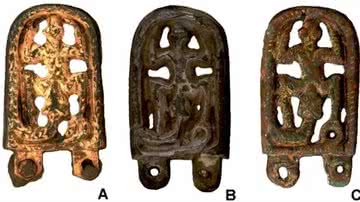Fivelas de cinto encontradas na República Tcheca - Reprodução / Faculdade de Artes da Universidade de Masaryk