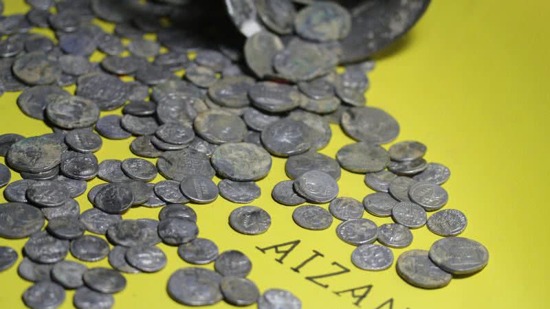 Moedas romanas encontradas na Turquia - Divulgação/Diretoria de Escavações de Aizanoi