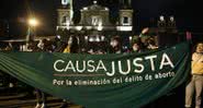 Ativistas manifestam para legalização do aborto na Colômbia - Divulgação/Instagram/Causajustaporelaborto/@alexarochi_