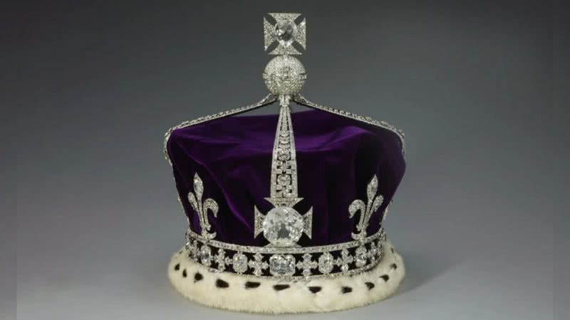 Coroa destaca o grande diamante na frente - Divulgação / Royal Collection Trust