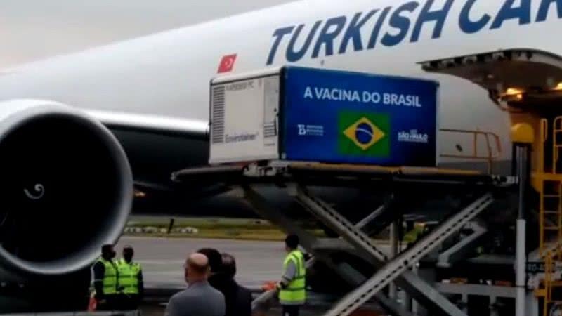 Avião vindo da China chega ao Brasil com carregamento de IFA - Divulgação/GRU Airport