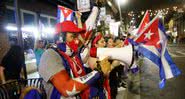 Cubanos-americanos durante manifestações em Tampa, em apoio aos manifestantes em Cuba - Getty Images