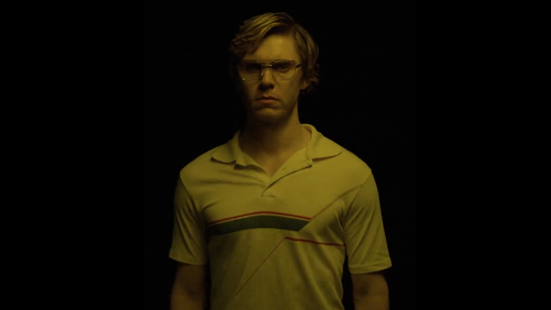 Evan Peter como Jeffrey Dahmer, em série - Divulgação / Netflix