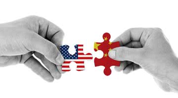 Imagem ilustrativa das bandeiras dos Estados Unidos e China - Pixabay