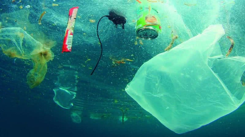 Imagem meramente ilustrativa de lixo no mar - Divulgação/Marinha do Brasil