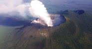 Fotografia do Monte Nyiragongo em outros períodos - Wikimedia Commons